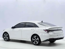 Hyundai Elantra 4