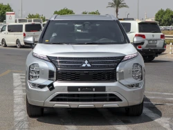 MITSUBISHI OUTLANDER 1